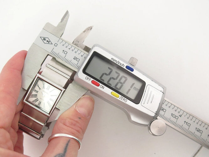 Montre vintage montre CHANEL mademoiselle h0827 23mm en acier quartz  lady 58 Facettes 271265