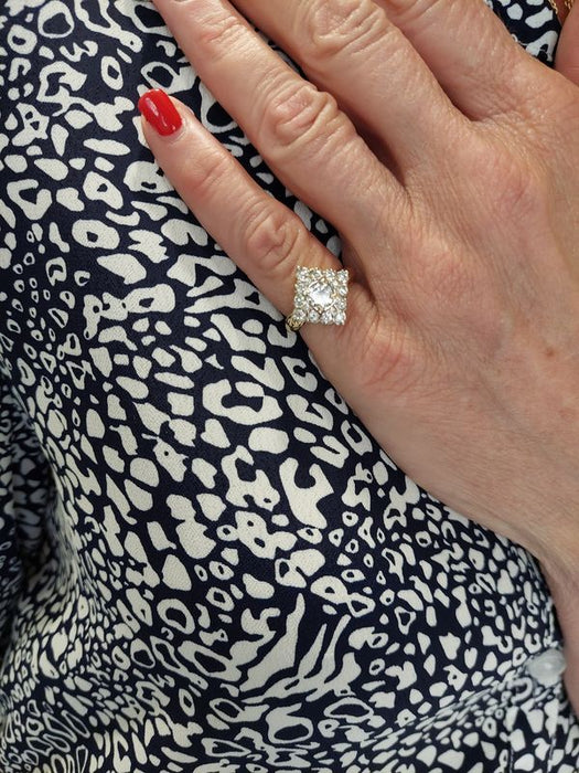 Yellow gold and white diamond ring