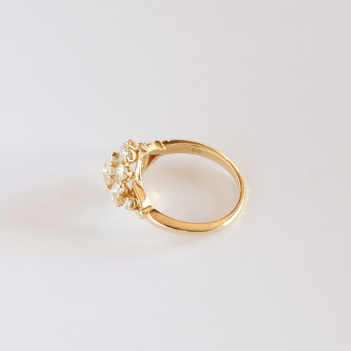 Eski pırlantalarla süslenmiş sarı altın vintage rozet yüzük 