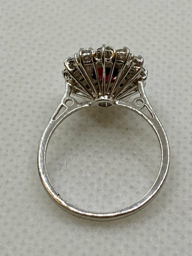 Bague 54 Bague vintage en or blanc, saphir et diamants 58 Facettes