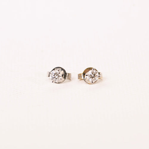 Boucles d'oreilles Boucles d'oreilles puces diamants en or blanc 58 Facettes