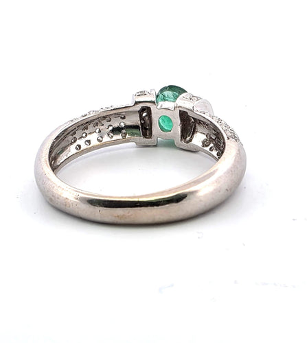 Bague 57 Bague en or blanc avec émeraude et diamants 58 Facettes