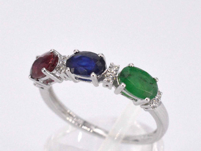 Pierścionek z białego złota z diamentami, szafirem, rubinem i szmaragdem