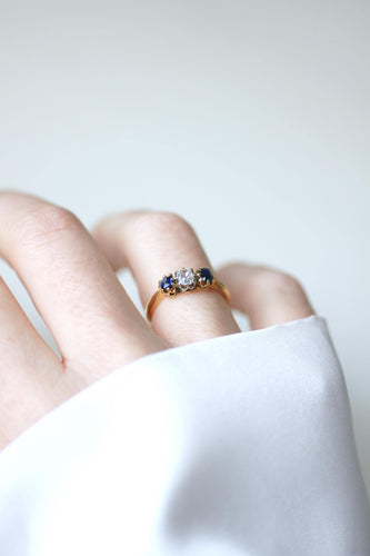 Bague 51 Bague Jarretière Ancienne Or Jaune, Saphirs et Diamants 58 Facettes