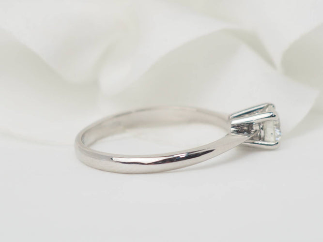 Bague 53 Bague solitaire en or blanc et diamant 0.51ct 58 Facettes 31198