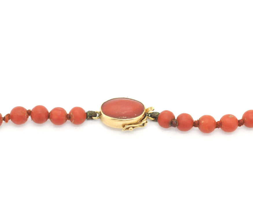 Collier Collier de corail de Sardaigne avec fermoir en or 18 carats 58 Facettes