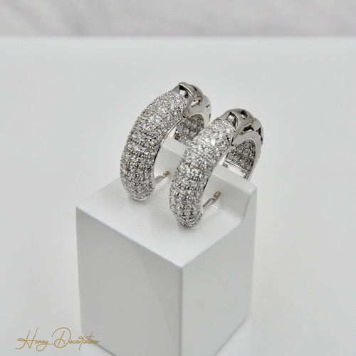 Boucles d'oreilles Élégantes boucles d'oreilles créoles en or blanc 18 carats serties de diamants 58 Facettes 881