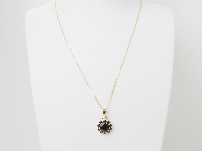 Collier Collier pendentif marguerite en or jaune et grenats 58 Facettes 33127