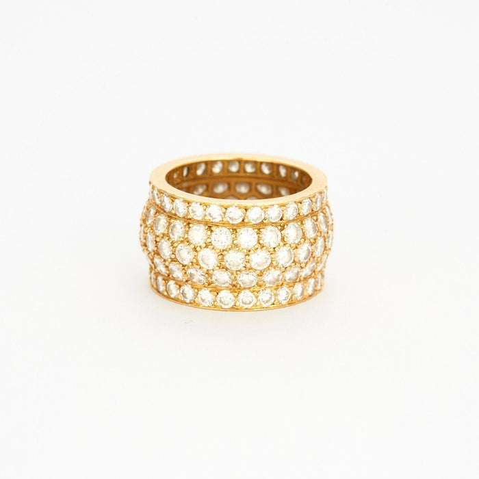 CARTIER - Anillo de oro amarillo pavimentado con diamantes.