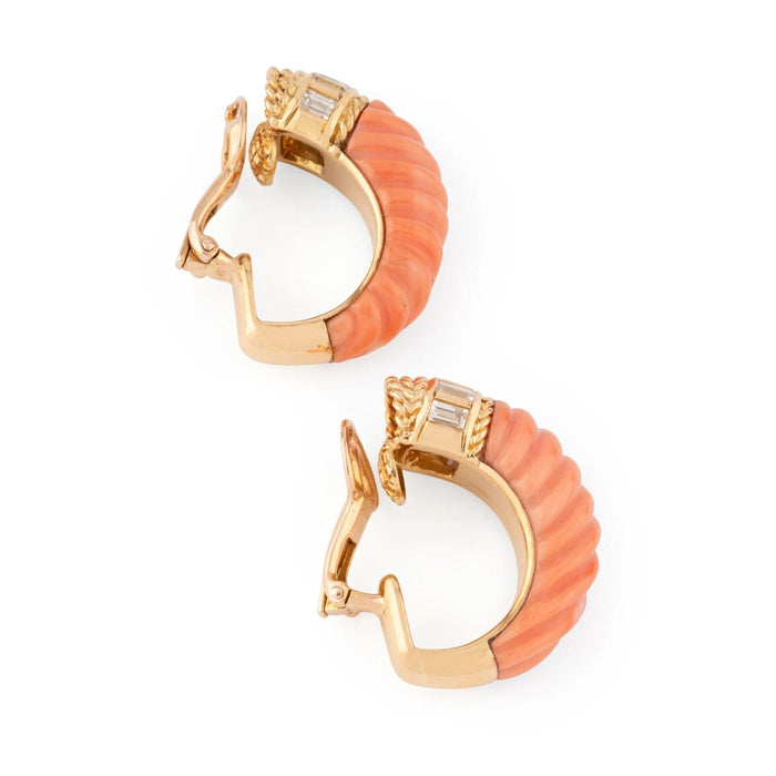 Bague Boucheron - Paire de boucles d'oreille en Corail et diamants baguette 58 Facettes 1