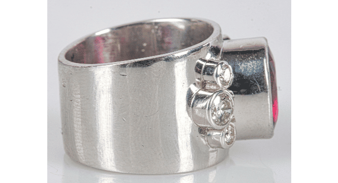 58 Bague Bandeau Or Gris 18k, sertie d'une belle Rubellite 58 Facettes