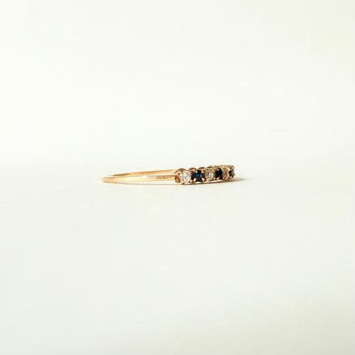 Bague 54 Demi-alliance Or, saphirs et diamants 58 Facettes