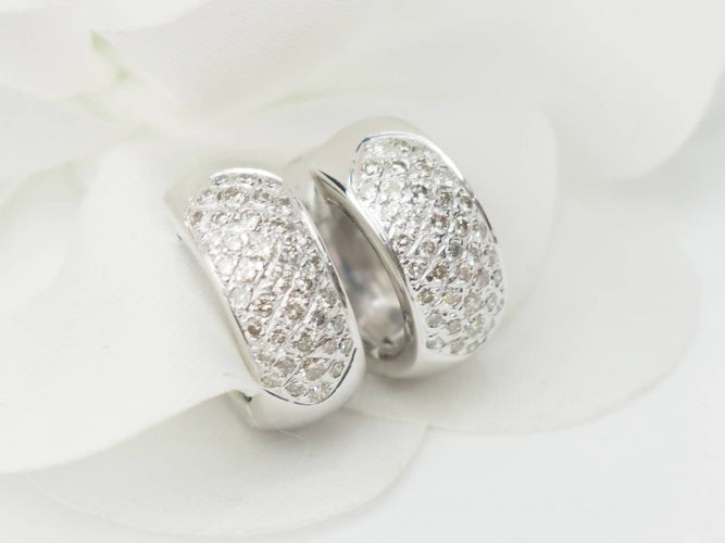 Boucles d'oreilles Boucles d'oreille créoles en or blanc et diamants 58 Facettes 33434