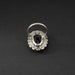 Bague 51 Bague marguerite en platine, saphir et diamants. 58 Facettes