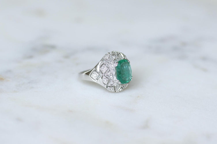 Bague Dôme Style Art Déco Emeraude 2,58 Cts et Diamants 58 Facettes