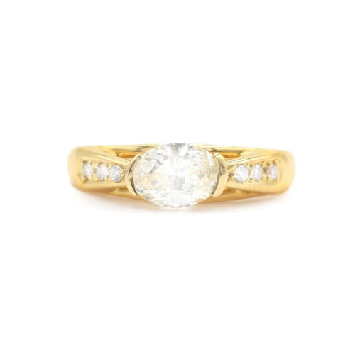 Bague Bague en or jaune avec diamant ovale Ct 1 58 Facettes