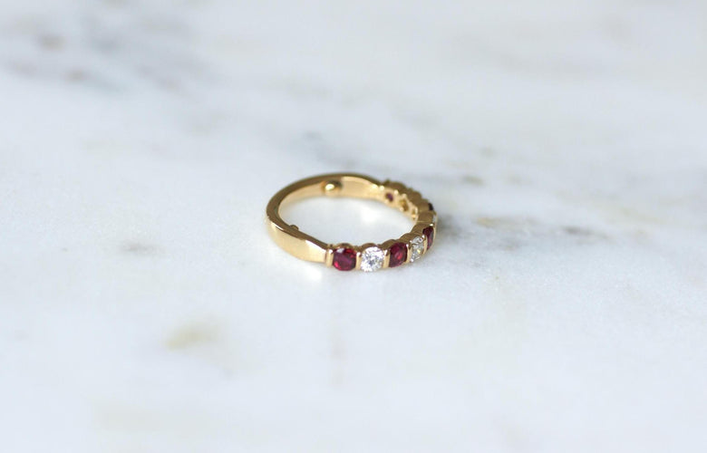 Bague 50 Bague Demi Alliance Rubis et Diamants sur Or jaune 58 Facettes