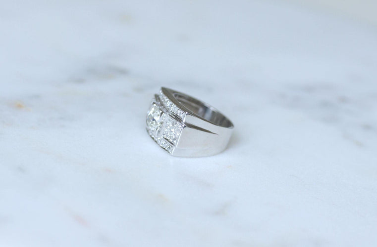 54 Large Bague Bandeau Art Déco Diamants 2,10 Cts sur Platine 58 Facettes