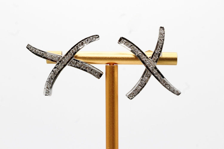 Boucles d'oreilles Boucle d'oreilles croisées or blanc, diamants 58 Facettes 240621