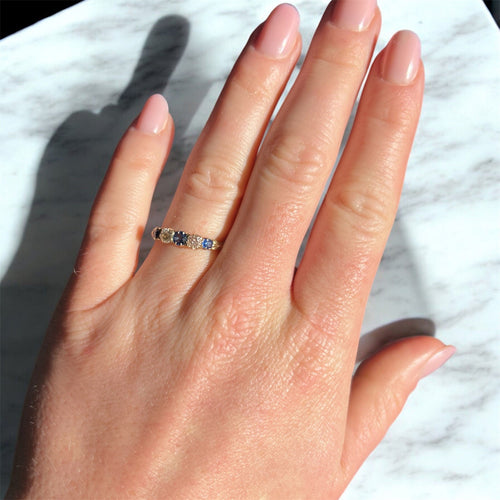 Bague 54 Bague Jarretière Belle Époque, Or jaune, Saphirs et Diamants Naturels 58 Facettes 378