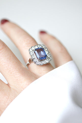 Sormus Päivänkakkara Art Deco Ceylonin safiiri 3,90 ct ja timantit 