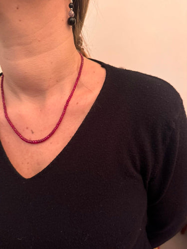 Collier Collier de perles en rubis avec fermoir en argent 58 Facettes