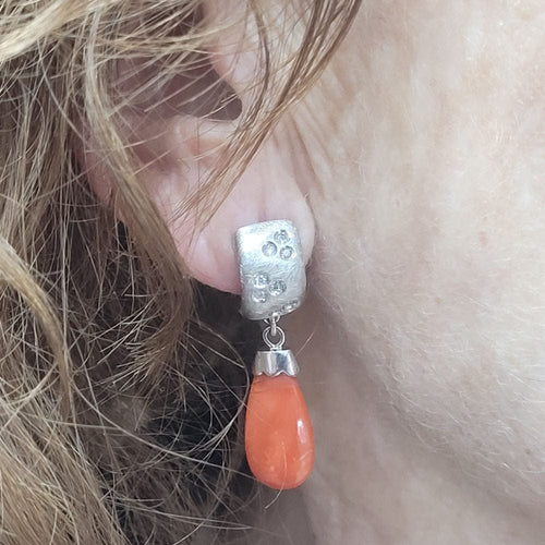 Boucles d'oreilles Pendientes de coral y diamants en or blanc 18k 58 Facettes T115