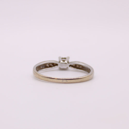 Bague Solitaire diamant épaulé or blanc 58 Facettes