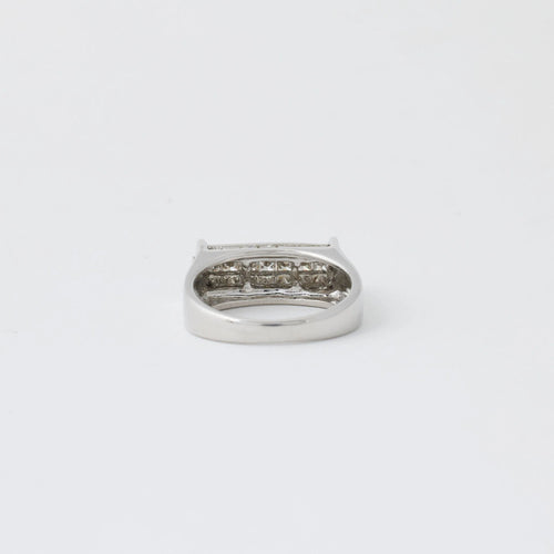 Anel de ouro branco e diamante