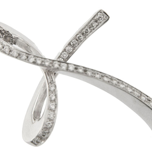 Collier Collier avec croix et diamants 58 Facettes 27373