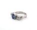 Bague 54 Bague vintage en or blanc avec un saphir central et des diamants environnants 58 Facettes