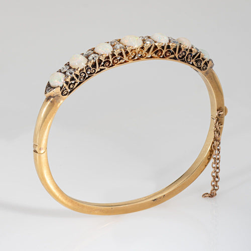 Bracelet Bracelet jonc ancien victorien en or jaune 14 carats, orné d'opale et de diamants. Bijou de haute qualité. 58 Facettes G14218