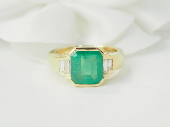 Bague 52.5 Bague en or jaune, émeraude et diamants 58 Facettes 33540