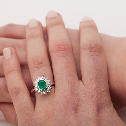 Anel de esmeralda e diamante