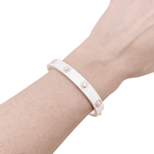 Bracelet Buccelati "Macri Classica" or blanc, diamants. 58 Facettes 34177