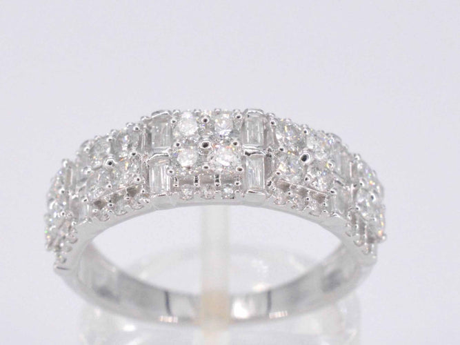 Bague 54 Bague en or blanc avec diamants 58 Facettes 2040