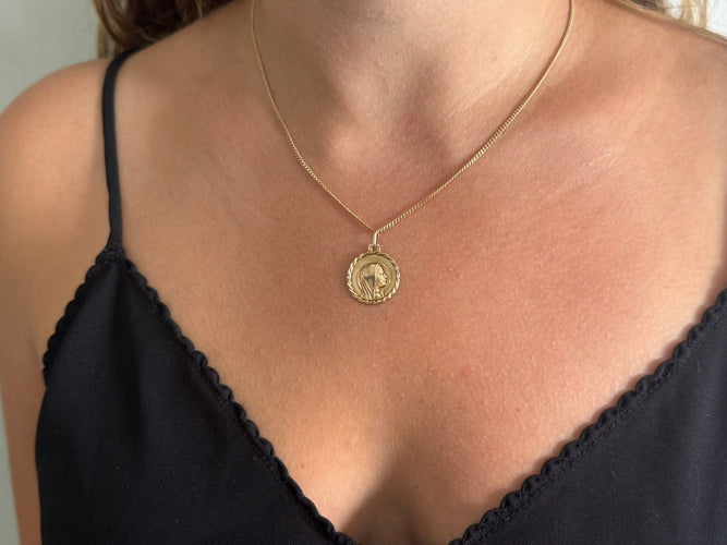 Pendentif Médaille Vierge en or rose 58 Facettes