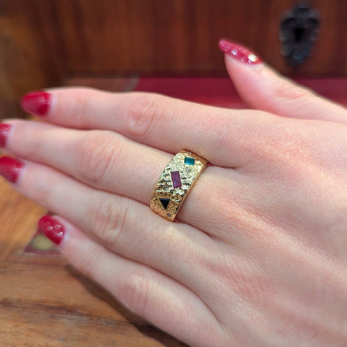 Bague 52.5 Bague en or jaune aux quatre pierres précieuses - rubis, émeraude, saphir et diamants 58 Facettes 32597