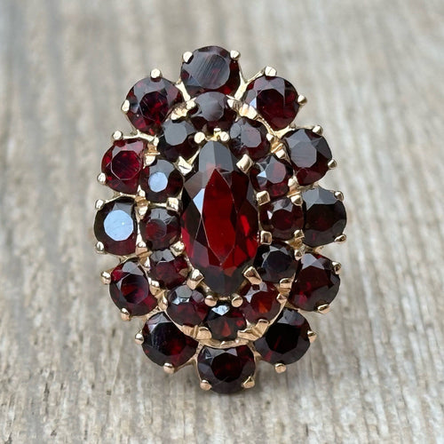 Bague 59 Bague marquise en or rose, grenats 58 Facettes 281