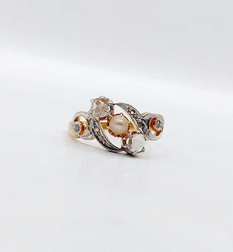 Bague 51 Bague tourbillon or jaune, diamants et perle 58 Facettes A05451