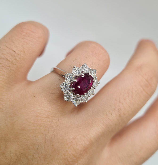 White gold ring set with a ruby and diamonds