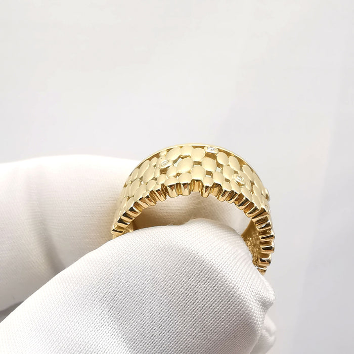 Anillo de oro amarillo con diamantes