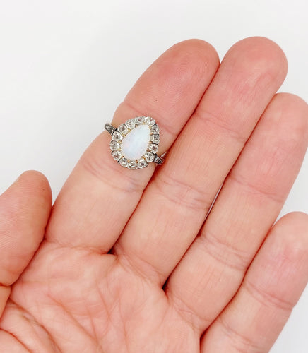 Bague 52 Bague pompadour antique or blanc 18k opale cabochon et diamants taille roses (circa 1900) 58 Facettes A05057