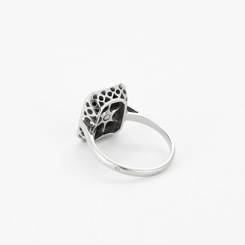 Bague 52 Bague or blanc, diamants et onyx 58 Facettes B250460