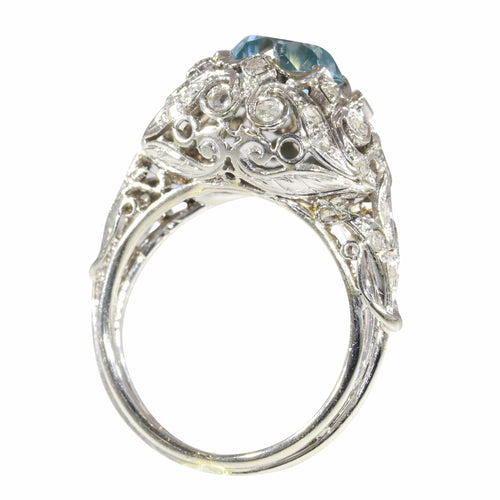 Bague 53 Bague vintage en platine avec zircon bleu – Élégance du milieu du siècle dans un design ajouré 58 Facettes 25115-0283