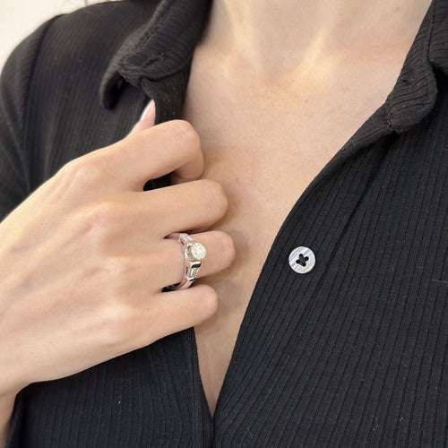 Bague 52-53 Solitaire en or gris 18 Cts avec diamant central de 1,02 Ct F-VS2 et trapezes 0,38 Ct - Certificat IGI - Taille 52-53 58 Facettes FB08338