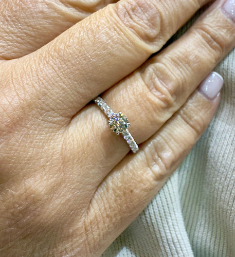 Solitario Cartier in diamanti su montatura in platino 