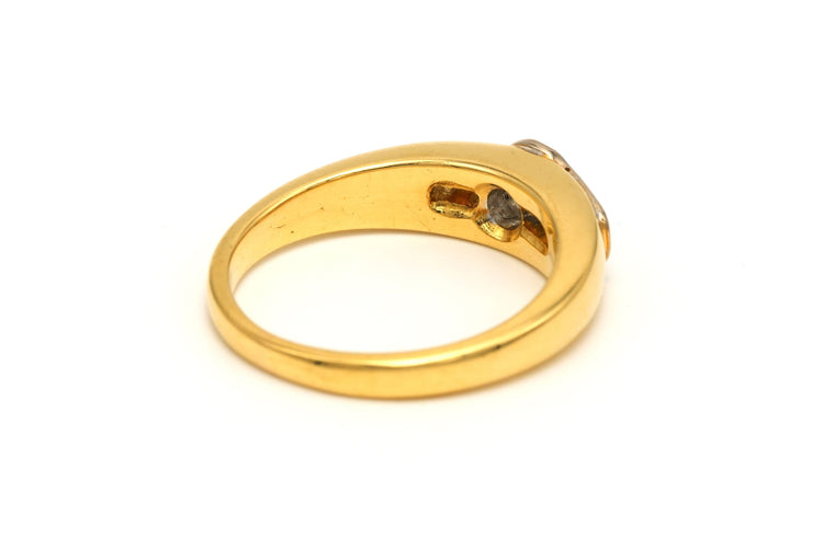 Bague 58 Bague contemporaine en or jaune et blanc 18 carats sertie de diamants "taille" brillant (+-0,56 ct) 58 Facettes B647