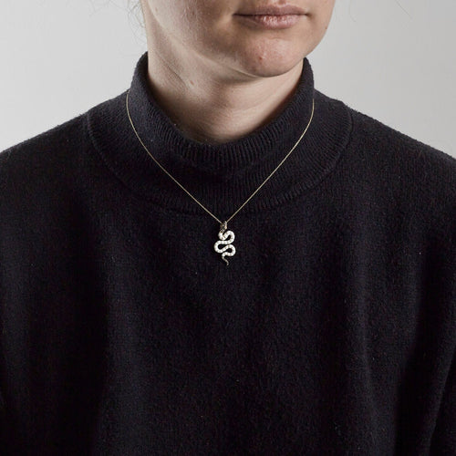 Collier Collier or jaune avec Pendentif Serpent en Émail Blanc avec Diamants et Rubis 58 Facettes 3276