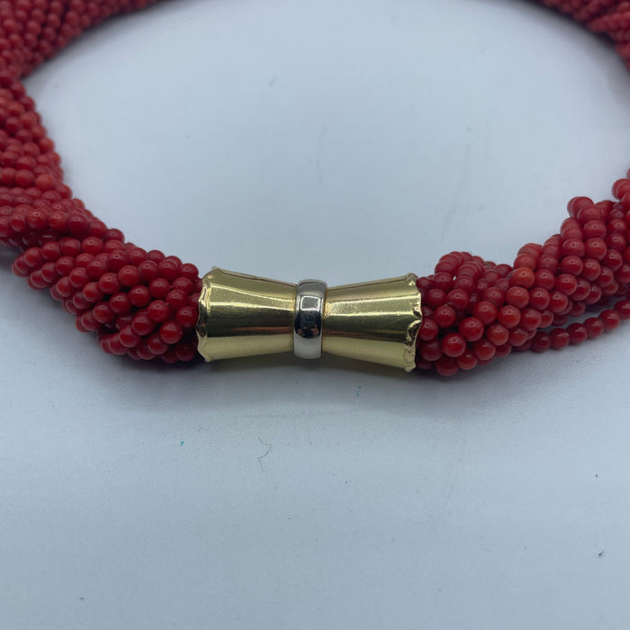 Halskette aus mediterraner roter Koralle